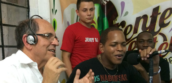 Alcalde insta a buena conducta en el D�a de la Madre, por emisora del oriente de Cali
