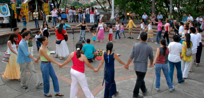 Celebran el D�a de la Diversidad Cultural en el Parque de la Loma de la Cruz