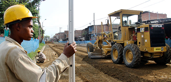 Administraci�n les responde a habitantes del barrio Mojica con arreglo de v�as
