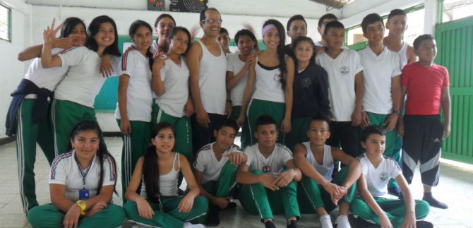 Teatro y talleres did�cticos en el corregimiento La Paz