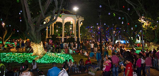 Alumbrado m�gico cale�o enciende alegr�a y esperanza, este 7 de diciembre