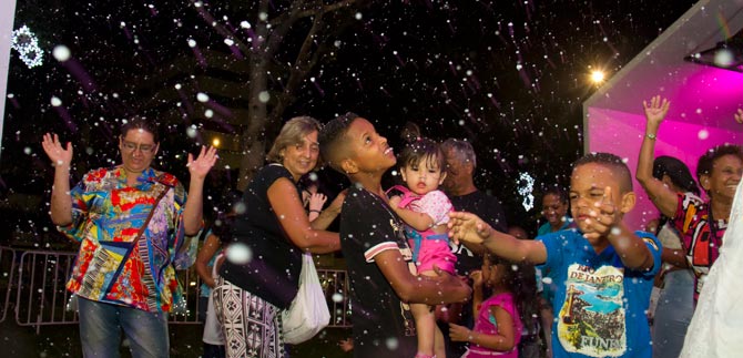 Alumbrado cale�o no para de recibir la visita de miles de familias