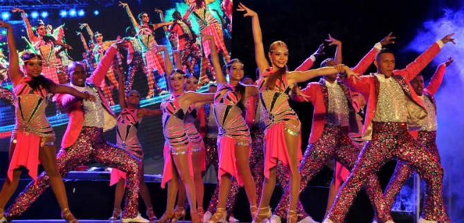 Presentaci�n en el Puente Ortiz, abrebocas cultural de Cali en 2015