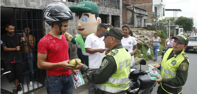 Polic�a realiz� campa�a para prevenir hurto de motocicletas en la comuna 1