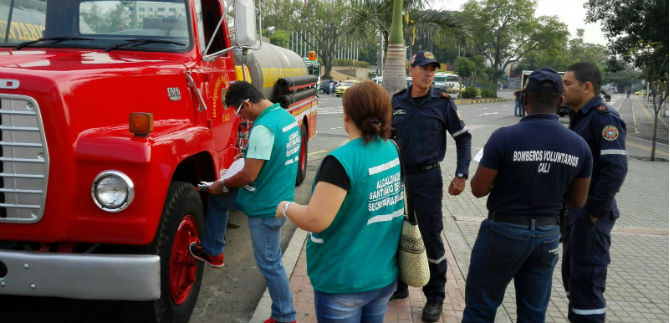 Salud P�blica controla carrotanques que distribuyen  agua en la ciudad