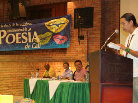 Hoy la poes�a no finaliza, solo reposar�