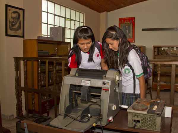 La memoria deambula por el museo del colegio Santa Librada