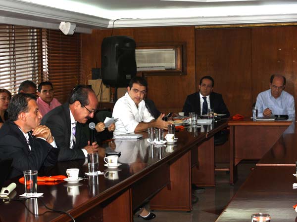 La Alcald�a y congresistas quieren hablar el mismo lenguaje para crear un frente com�n por Cali y el Valle