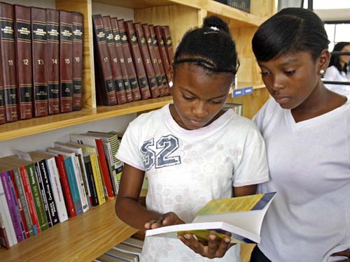 22 empresas invierten $ 5.500 millones en la nueva Fundaci�n BiblioTEC de Cali: se transforma la Red de Bibliotecas Comunitarias