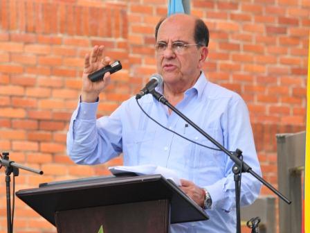 Alcalde conoce su norte y tiene viento favorable en estos 100 d�as de gobierno