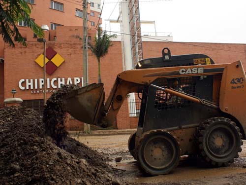 El Clopad de Cali coordina retiro de material en v�as por algunos derrumbes ocurridos el s�bado; se restableci� la normalidad en calles