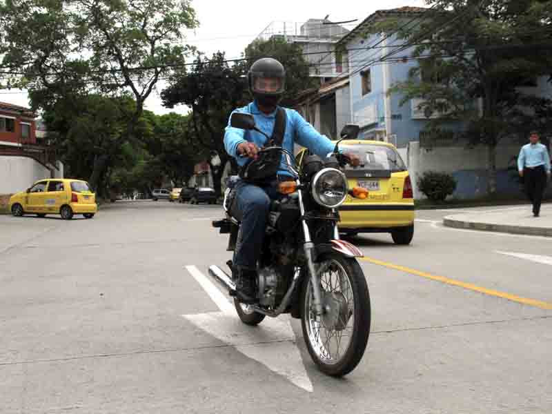 La primera Motov�a en el pa�s avanza para motociclistas y ciclistas cale�os