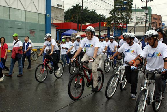 Ejercicio, civismo, buena salud y oportunidades, ruedan por la �Ciclovida� dominical