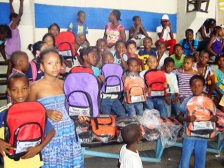 Se entregaron 200 kits escolares para poblaci�n vulnerable