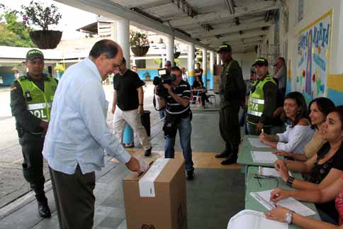 En absoluta normalidad transcurren las elecciones at�picas en Cali: el Alcalde convoca a la ciudadan�a a votar masivamente