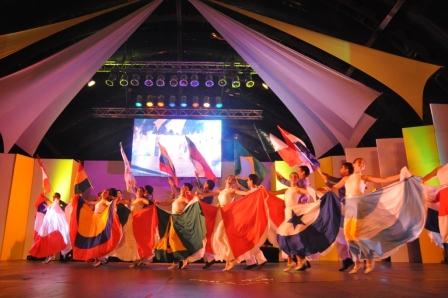 Con 250 artistas en escenas, Cali se luci� durante el Festival Mercedes Monta�o