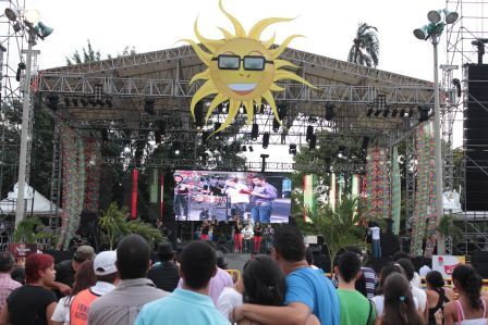 Se prendi� el X Festival de Salsa y Verano
