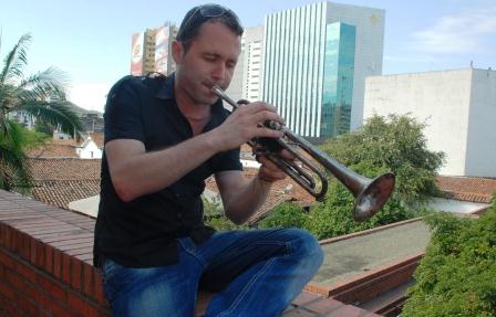 Franc�s que le compuso una canci�n a Cali se une al homenaje al maestro Varela