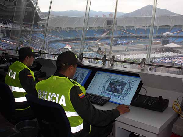 �Medidas protegieron el estadio Pascual Guerrero y al p�blico durante el concierto de Vicente Fern�ndez�