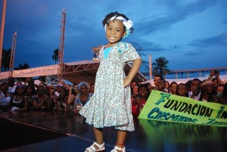 Creaciones de la industria de la cultura afro desfilan por el Petronio �lvarez