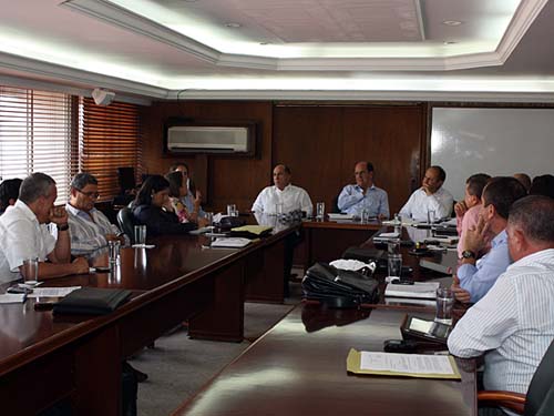 El Alcalde expone programa de las TIC en el modelo pedag�gico estudiantil