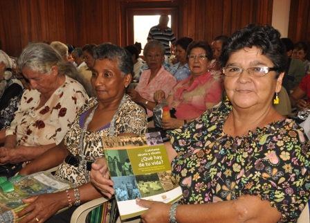 Se lanz� el libro �Cu�ntame abuela y abuelo, �qu� hay de tu vida?�
