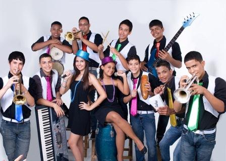 La Feria empieza a sentirse desde ya. Este viernes concierto en la Plazoleta del CAM