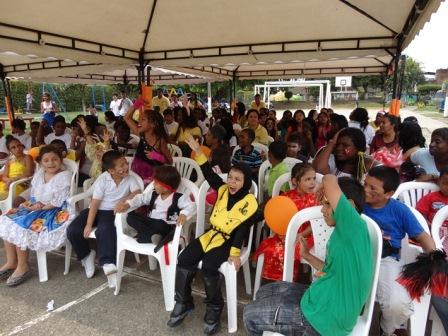 135 menores de los hogares de paso celebraron el D�a de los Ni�os