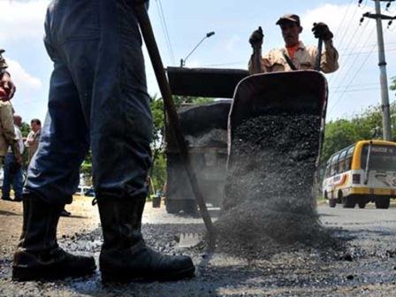 El s�bado se abre paso en la carrera 80 entre calles 2 y 2B, en el sur de Cali