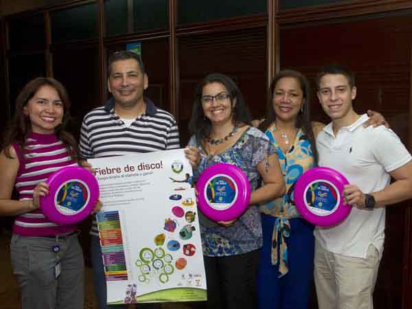 Campa�a amigable con el medio ambiente de la Alcald�a de Cali para convertir desechos reciclados en discos voladores