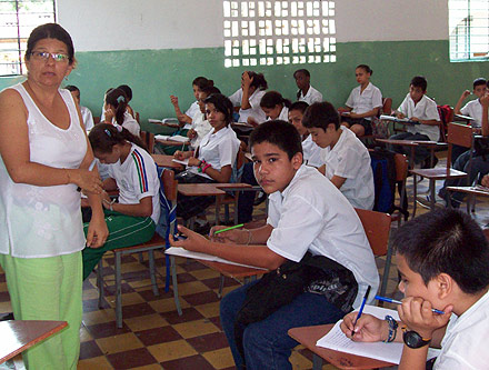 La Secretar�a de Educaci�n garantiza cupos a estudiantes oficiales en la Comuna 11