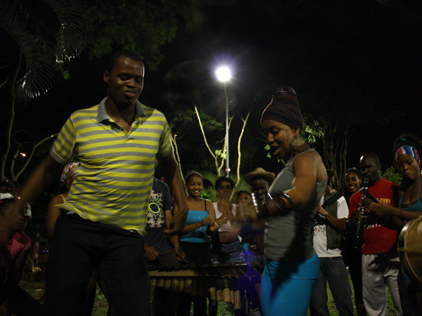 Habitantes de Ciudad C�rboba ya se benefician con transformaci�n de su parque con luz blanca