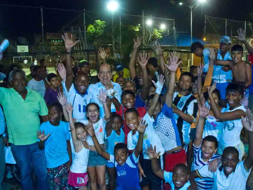 M�s parques con cambio de iluminaci�n para el oriente de Cali: Alcald�a  invirti�  $ 427 millones en la Comuna 13