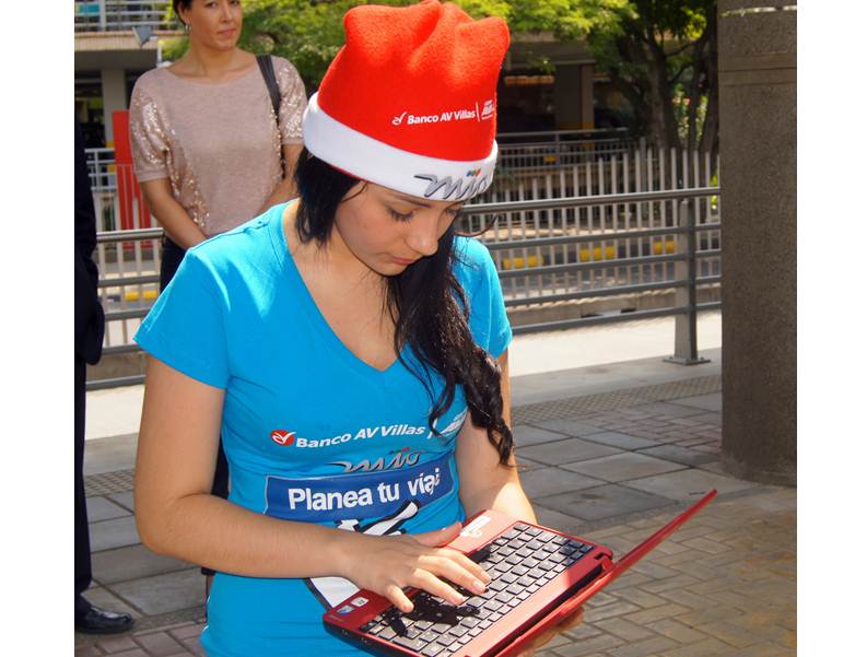 Adhesivos con informaci�n para desplazarse en el MIO en Navidad