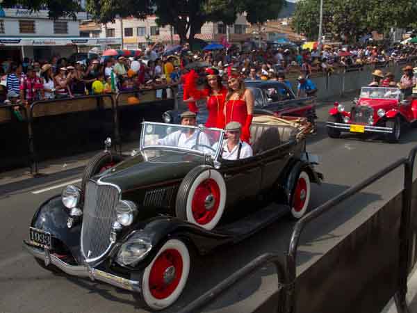 El Desfile de Autos Cl�sicos y Antiguos rod� sin tropiezos por el sur cale�o