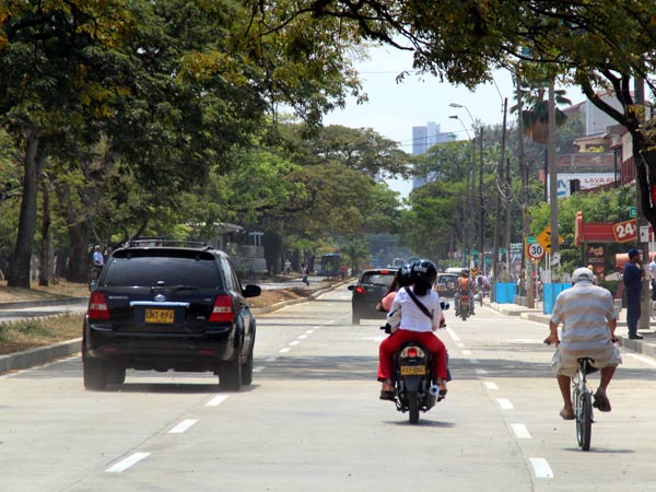 El Alcalde y la presidenta de Metro Cali, dieron paso por la calle 5 entre carreras 66 y 70