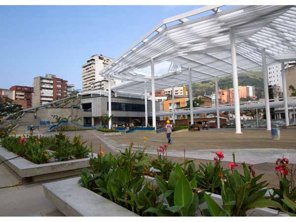 Avanzan edificio para cineforos y teatrino en la Plazoleta Jairo Varela