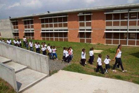 Gobierno cale�o busca recuperar el verde que rodea la instituci�n educativa Isa�as Duarte Cancino