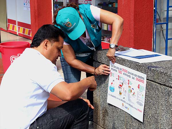 Exitosa jornada ambiental de erradicaci�n de criaderos del dengue en siete comunas