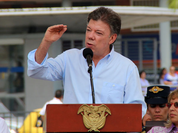 Con recursos y equipos, presidente Santos apoya labor de Alcald�a