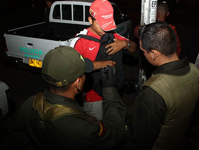 Alcalde espera autorizaci�n para suspender el porte de armas en Cali