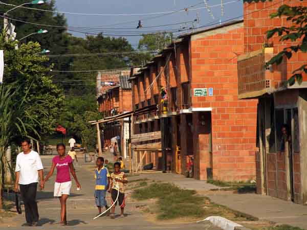 Administraci�n busca soluci�n para entregar 60 casas gratis, invadidas en Potrero Grande