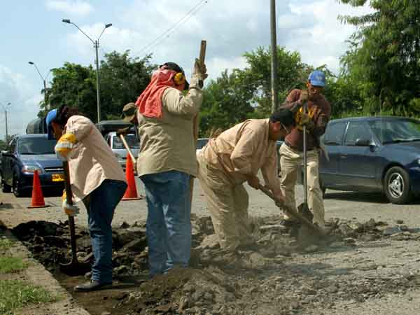 Secretar�a de Infraestructura intervino con 8107 metros cuadrados de bacheo en la Comuna 16