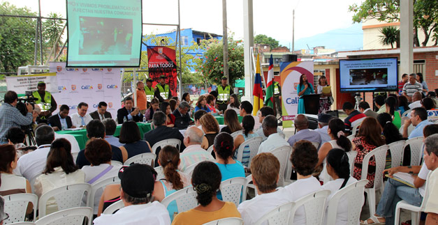 Administraci�n responde con compromisos al Cabildo Abierto de la Comuna 11