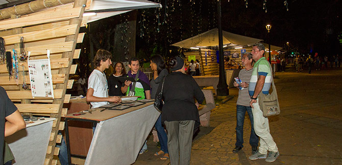 Mercadillo Navide�o, un paseo para degustar el alumbrado de Cali
