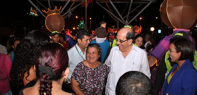 Mejores exponentes de la cultura pasan por la tarima del alumbrado de la 72W