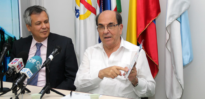 Alcalde se muestra satisfecho por cumplir compromisos para pagar a due�os de buses