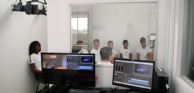 Mil alumnos del Isa�as Duarte Cancino ya reciben clases en nuevas tecnolog�as