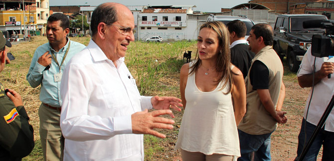 Alcalde firm� escritura del lote que Cali da a la Fiscal�a para construir su b�nker