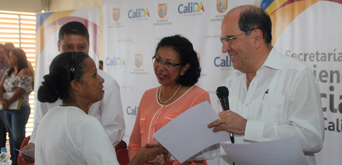 Con subsidios, Administraci�n mejora viviendas de 226 familias del oriente de Cali